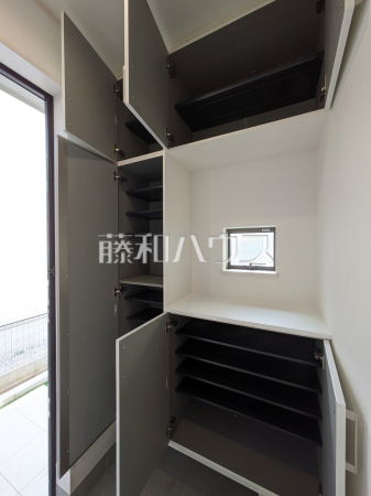 B号棟　玄関収納　【小平市美園町３丁目】