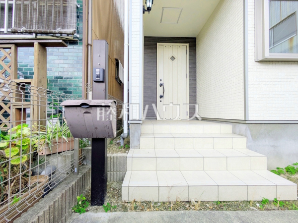 玄関へのアプローチ　【名古屋市守山区脇田町】