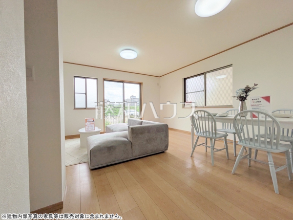 リビング　【名古屋市守山区脇田町】