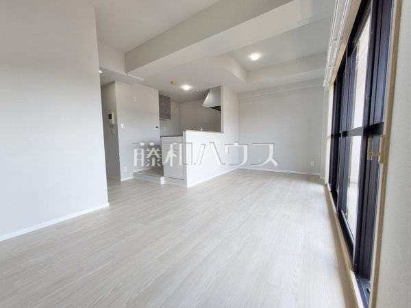 リビング　【グローリアス春日井中央通】