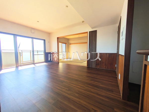 リビング　【マルベリー小牧山南】