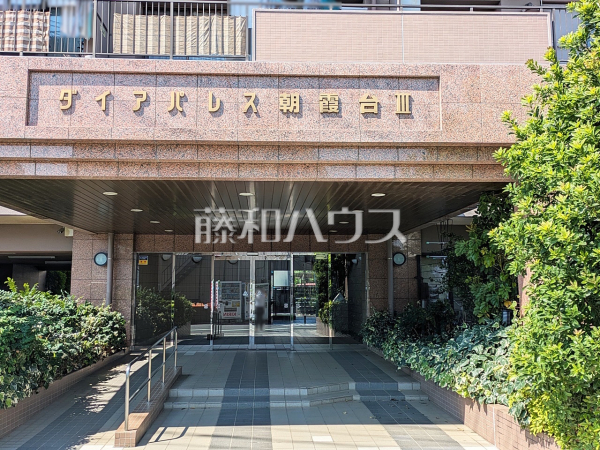 エントランス　【ダイアパレス朝霞台３】
心地良さの中にも洗練を感じさせる、住まう方をやさしく出迎えるエントランス　