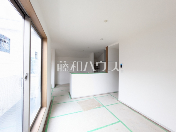 リビング　【立川市砂川町８丁目】