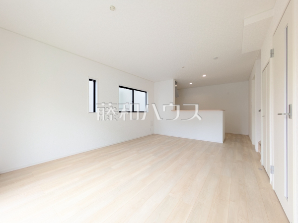 2号棟　リビング　【志木市本町２丁目】