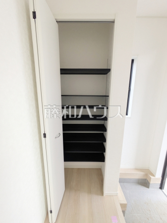 2号棟　玄関収納　【志木市本町２丁目】