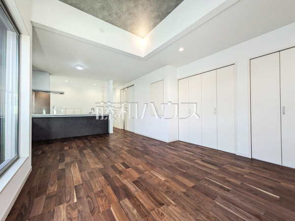 リビング　【中野区南台２丁目】