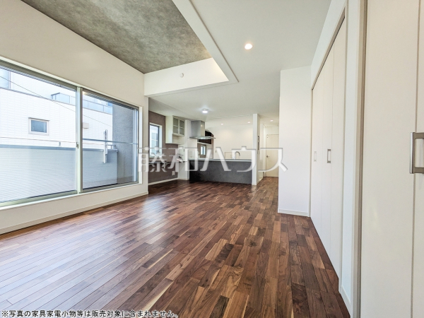 リビング　【中野区南台２丁目】