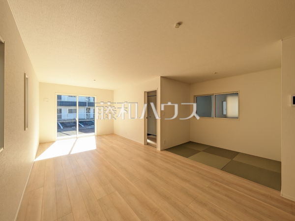 2号棟　リビング　【小牧市小牧１丁目】