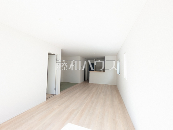 2号棟　リビング　【小牧市小牧１丁目】