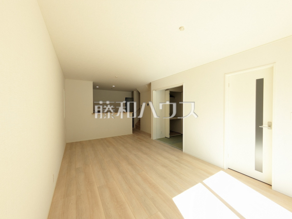 3号棟　リビング　【小牧市小牧１丁目】