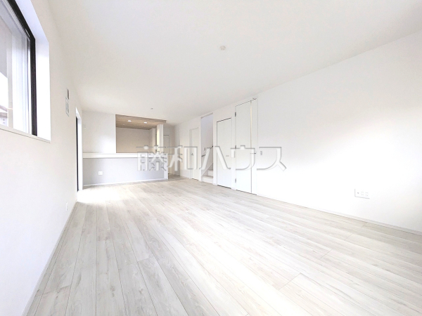 リビング　【小平市上水新町２丁目】