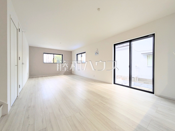 リビング　【小平市上水新町２丁目】