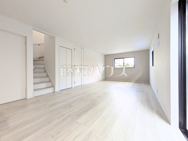 リビング　【小平市上水新町２丁目】