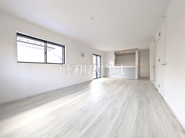 リビング　【小平市上水新町２丁目】