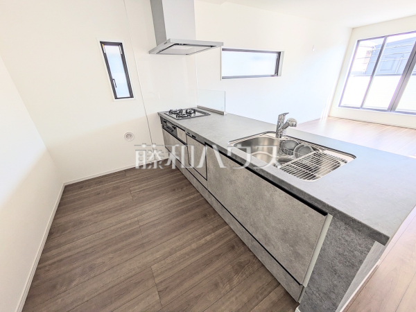 3号棟　キッチン　【福岡市西区小戸３丁目】