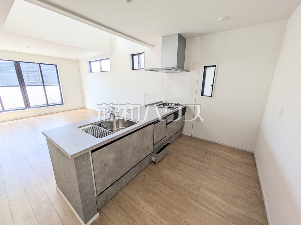 2号棟　キッチン　【福岡市西区小戸３丁目】