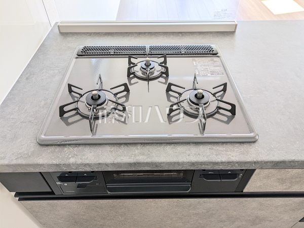 3号棟　キッチンコンロ　【福岡市西区小戸３丁目】