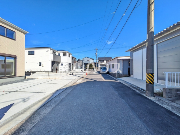接道状況および現場風景　東側　【春日井市東野町西２丁目】