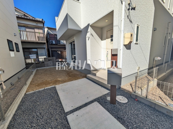 3号棟　玄関　【春日井市東野町西２丁目】