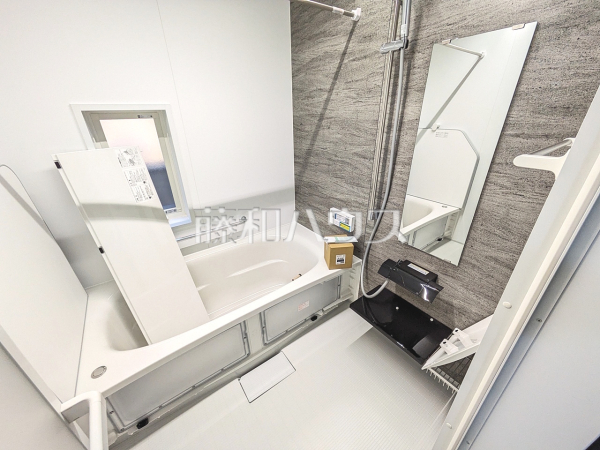 浴室　【福岡市東区香住ヶ丘２丁目】
落ち着いた色合いで疲れたからだを癒す、贅沢なくつろぎ空間です。　