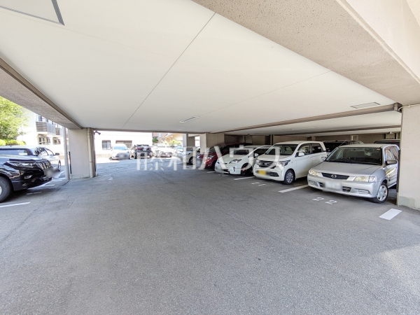 駐車場　【スカイハイツ神松寺】