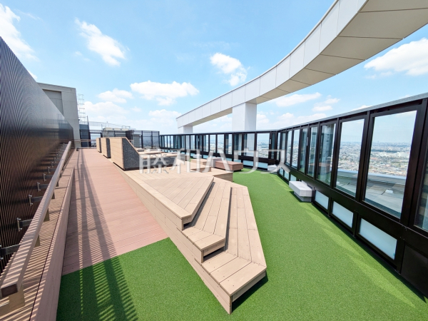 スカイビューテラス【ブリリアタワー聖蹟桜ヶ丘ブルーミングレジデンス】開放的な大空を独占するかのようなスカイビューテラス。