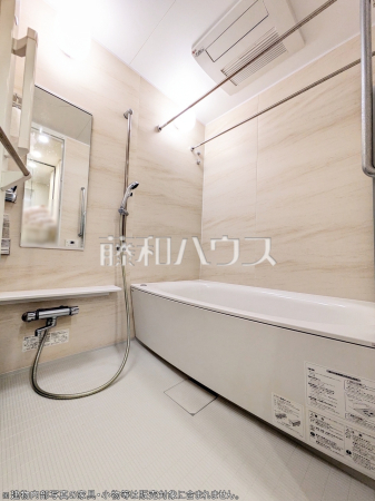 ≪浴室≫浴室は換気・乾燥・暖房機付きで、入浴前も入浴後も快適です。【ブリリアタワー聖蹟桜ヶ丘ブルーミングレジデンス】　