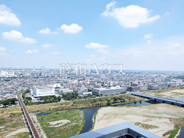 ≪スカイビューテラス眺望≫多摩川に打ち上げられる花火を優雅に眺める眺望。【ブリリアタワー聖蹟桜ヶ丘ブルーミングレジデンス】