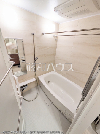 浴室　【ブリリアタワー聖蹟桜ヶ丘ブルーミングレジデンス】
足を伸ばして入れるバスタブで、ゆっくり一日の疲れを癒して下さい。　