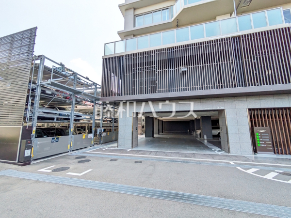 駐車場　【ブリリアタワー聖蹟桜ヶ丘ブルーミングレジデンス】