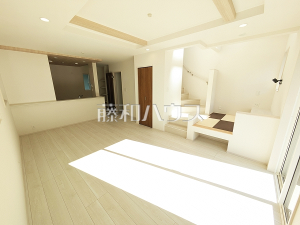 2号棟 リビング 【北名古屋市熊之庄新宮】 2号棟 リビング 【北名古屋市熊之庄新宮】