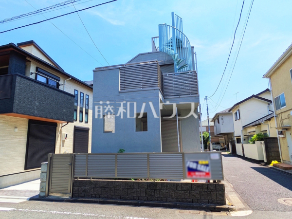 駅より徒歩7分、この恵まれたロケーションによる幸福感は、毎朝の通勤時にしっかりと感じられるのではないでしょうか。【杉並区松庵１丁目】