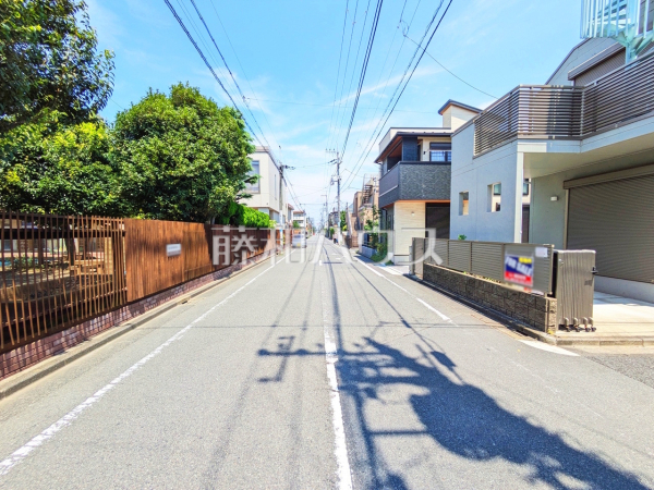 接道状況および現場風景　【杉並区松庵１丁目】周辺環境はもちろん、日当たりや設備仕様など、実際に行ってみないと分からないことも多くございます。ご案内いたしますので、お気軽にお問い合わせください。
