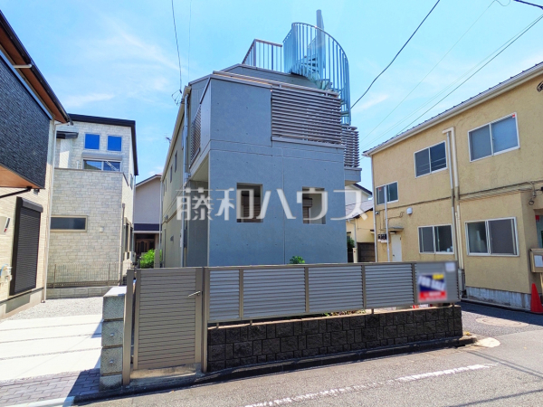 周辺は落ち着いた雰囲気の住宅地です。小さなお子様がいるご家庭も安心です。　【杉並区松庵１丁目】