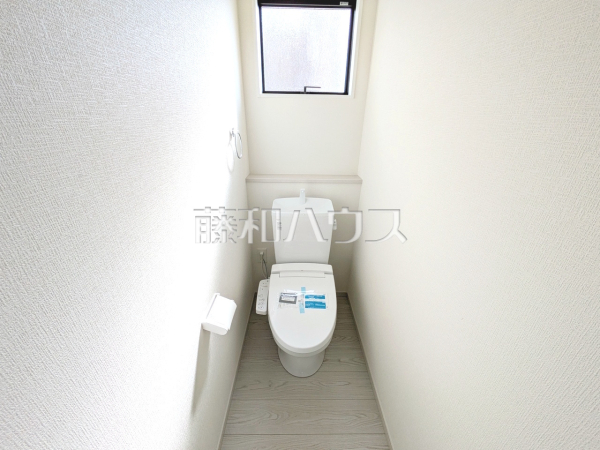 4号棟　トイレ　【福岡市東区三苫４丁目】