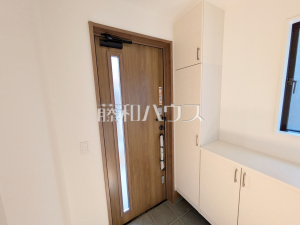 2号棟　玄関　【福岡市東区和白丘３丁目】