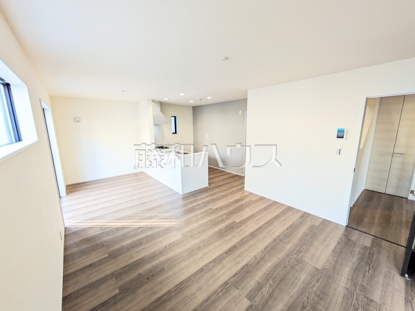 2号棟　リビング　【西春日井郡豊山町大字豊場字新田町】