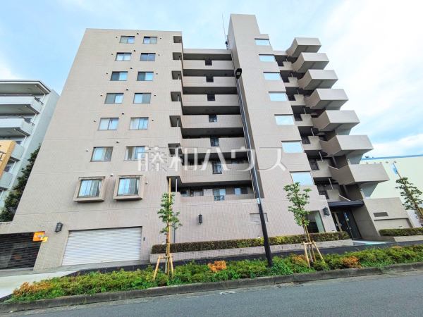 ■外観■
京王相模原線「南大沢」駅より徒歩10分、この恵まれたロケーションによる幸福感は、毎朝の通勤時にしっかりと感じられるのではないでしょうか。【ドミナス多摩・南大沢】 ■外観■
京王相模原線「南大沢」駅より徒歩10分、この恵まれたロケーションによる幸福感は、毎朝の通勤時にしっかりと感じられるのではないでしょうか。【ドミナス多摩・南大沢】