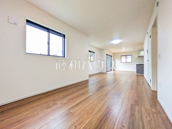 リビング　【所沢市小手指元町３丁目】