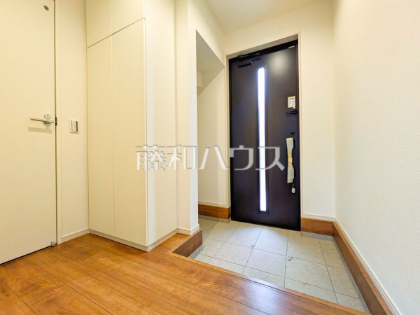 玄関【所沢市小手指元町３丁目】