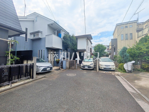 接道状況および現場風景 【世田谷区上祖師谷2丁目】 接道状況および現場風景 【世田谷区上祖師谷2丁目】