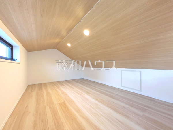 小屋裏収納　【西東京市芝久保町１丁目】