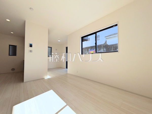 ≪1号棟　リビング≫たっぷりの日差しや心地良い風が入るリビング【府中市北山町２丁目】