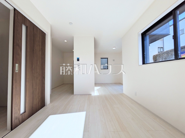 ≪1号棟　リビング≫南向きワイドスパンの明るいLDKが魅力です♪　【府中市北山町２丁目】