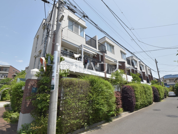 外観　【クイーンズフィールドひばりが丘ガーデンテラス】