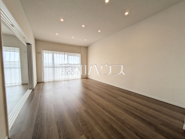 リビング　【グリーンメゾン鶴牧5号棟】