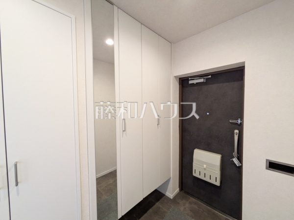 玄関ホール／玄関収納　【グリーンメゾン鶴牧5号棟】