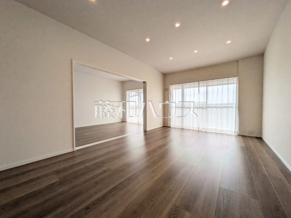 リビング　【グリーンメゾン鶴牧5号棟】