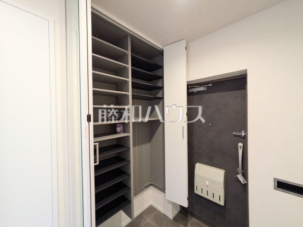 玄関収納　【グリーンメゾン鶴牧5号棟】