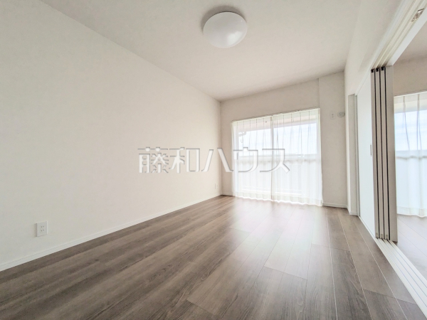 居室　【グリーンメゾン鶴牧5号棟】